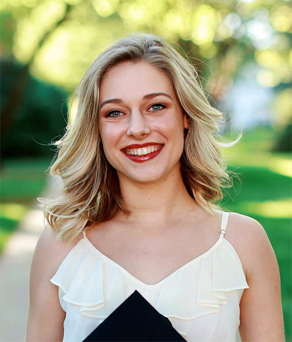 Sarah Ethridge headshot
